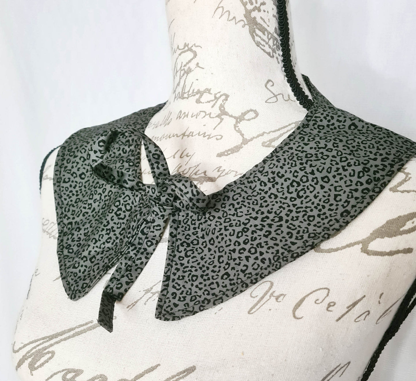 The Collar - Mini Leopard Print